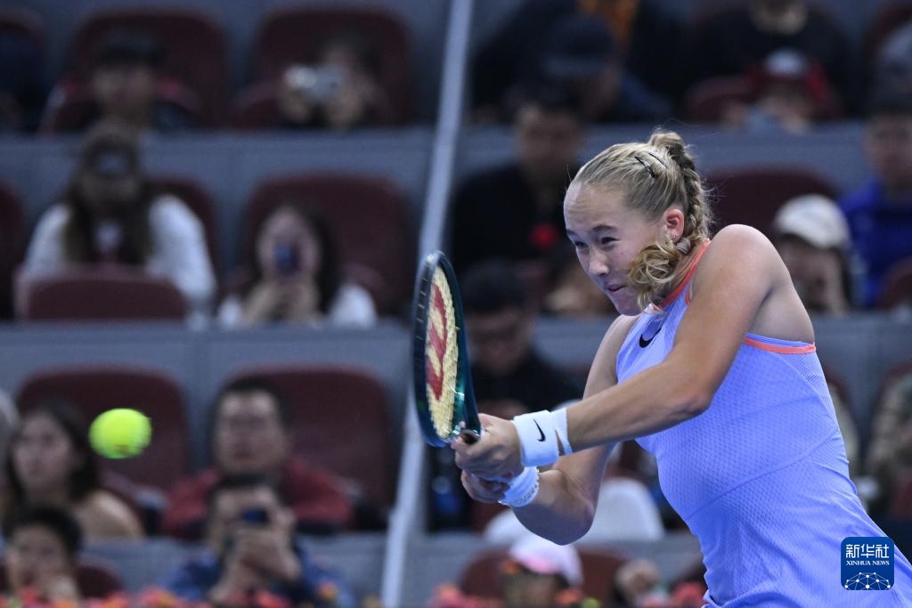 申京26+11库里19分 火箭险胜勇士晋级杯赛四强.